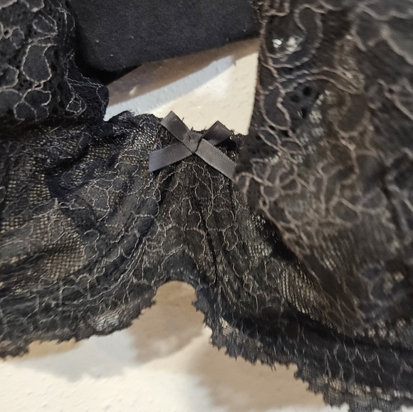 Victoria Secret Black Lace Bra - Picture 3 of 8